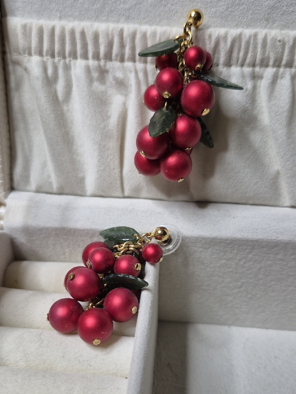 Avon 90s Merry Holly Berry Cluster Earrings with Green Leaves